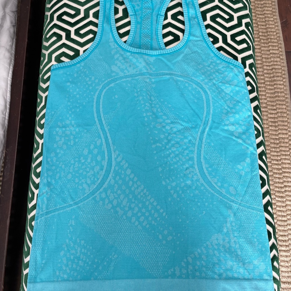 Lululemon swiftly size 8